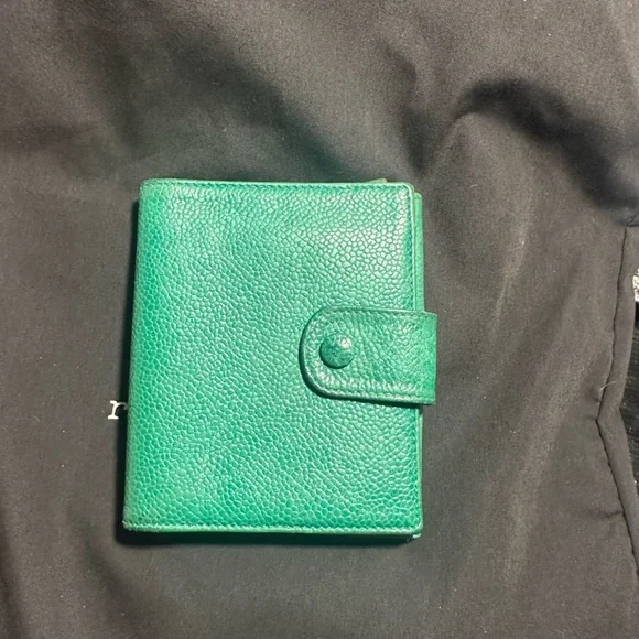 Chanel Caviar Timeless Wallet - rare green color - Picture 2 of 6
